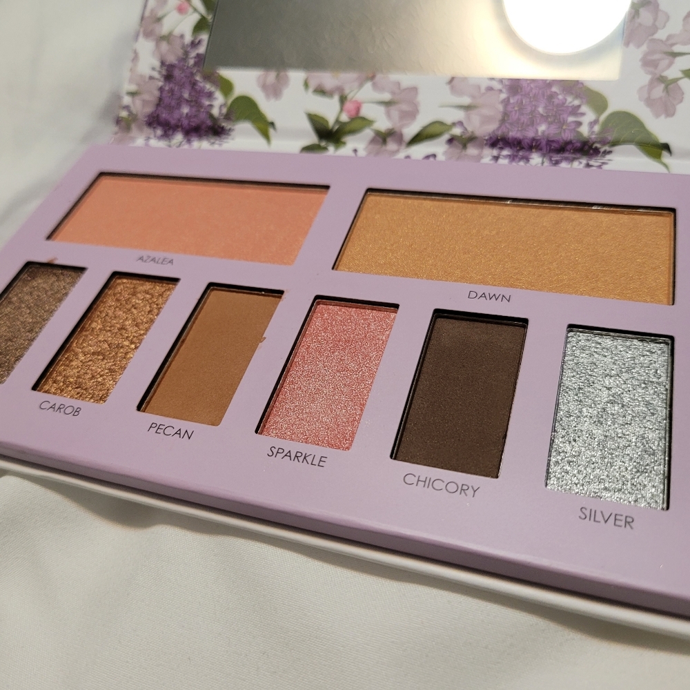 NIB Sakura + Sage - Vegan Eyeshadow & Blush Palett